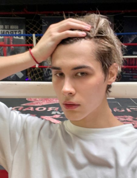 利路修与雅芳解除合作关系，解除的原因是什么？