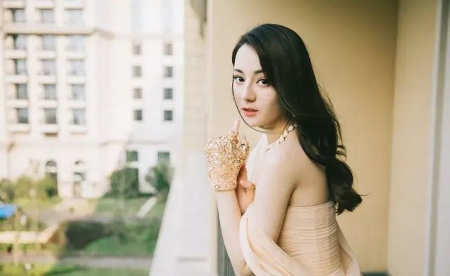 有圈内人知道迪丽热巴的背景吗？