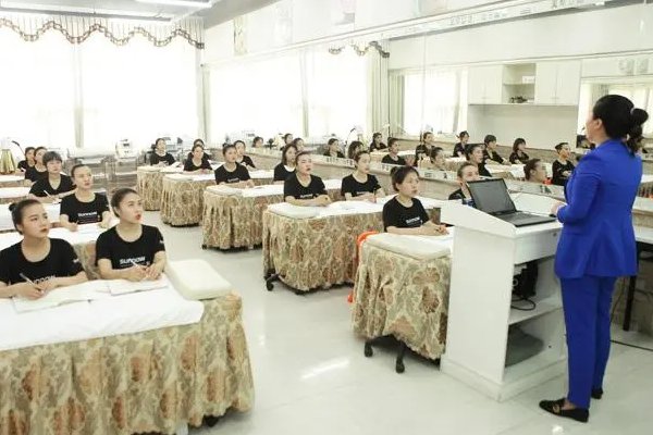 兰州化妆学校地址