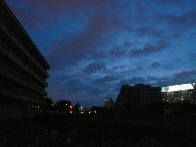 蓝色废墟的剧情简介