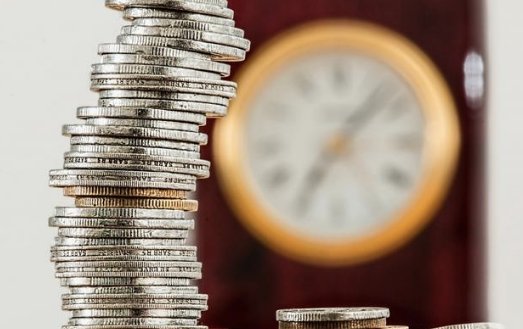 村镇银行如果最后无法兑付储户存款，储户损失谁负责？