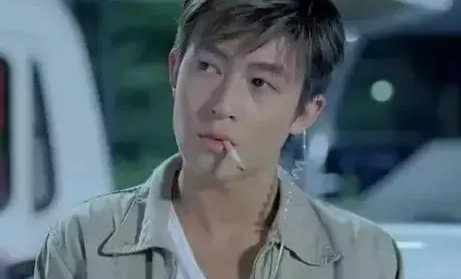 《无间道》里，为什么陈冠希要撞死刘嘉玲？