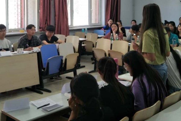 鹤困什么群的成语