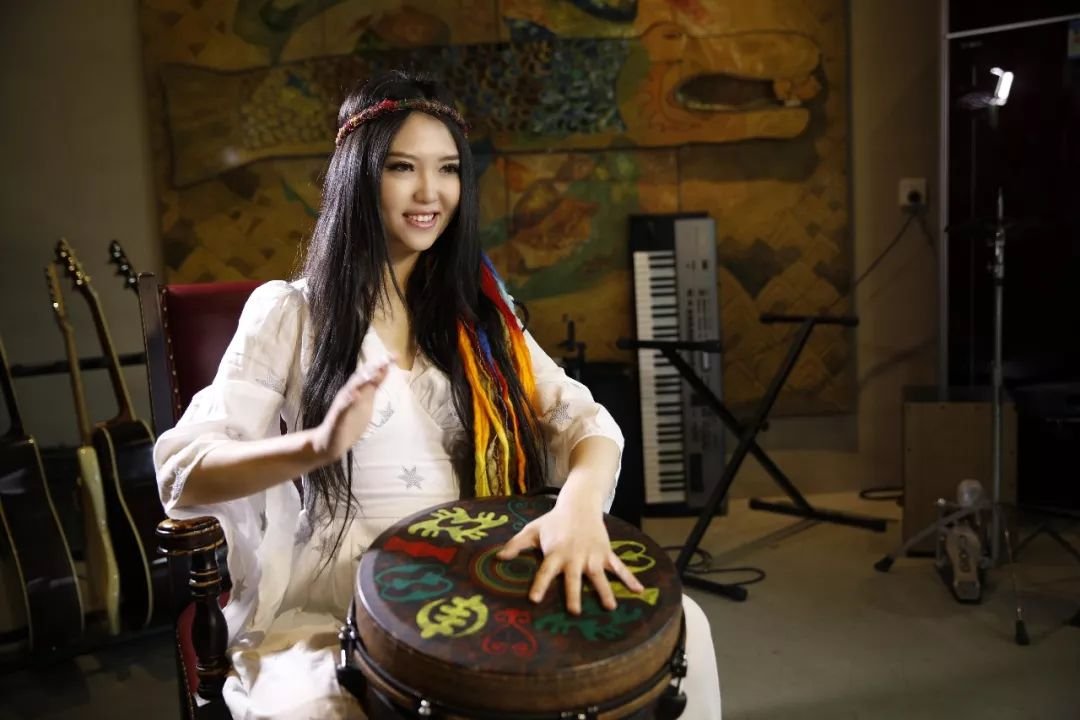 请教一首歌:只记得里面的歌词是:……一瞬间……我……是个男生唱得，节奏比较快，是什么歌啊