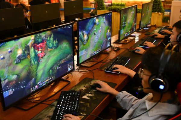 广州有32人因疫情在网吧滞留了9天，这些人的现状如何？