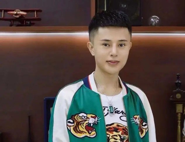 罗大美反串演员的资料