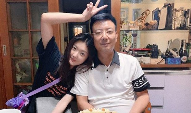 被网友吐槽“目无尊长”的袁雨萱，为何会得到杨幂的力捧呢？