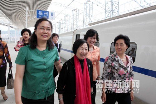 辜严倬云的个人经历