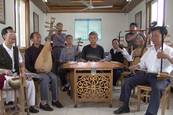 以下哪种的乐队以丝弦和竹管乐器