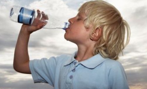 人的一生大约要喝多少吨水?