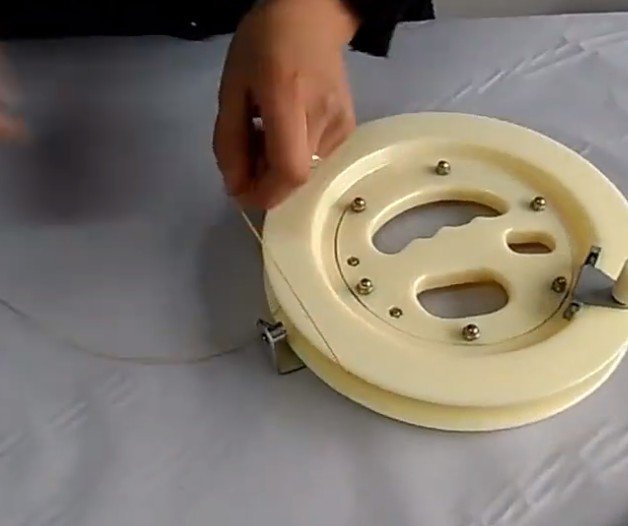 风筝轮万向轮怎么缠线？