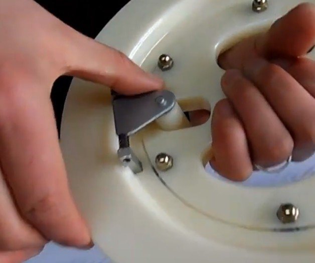 风筝轮万向轮怎么缠线？