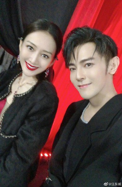 汪东城与王鸥贴身热舞燃炸舞台，如何评价他们二人在舞台上的表现力？