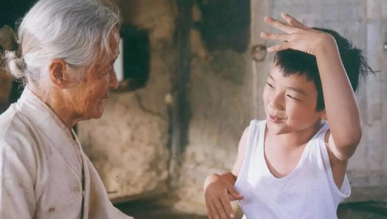 复述电影《外婆的家》的情节，最好是详细一点的