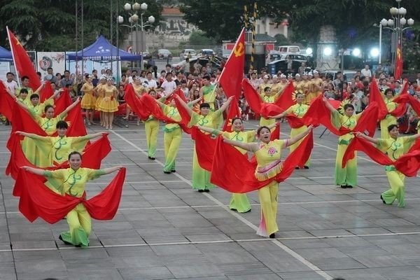 广场舞带来福音，大爷大妈跳广场舞有哪些不得不提的好处？