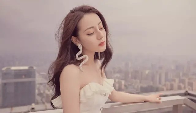 有圈内人知道迪丽热巴的背景吗？