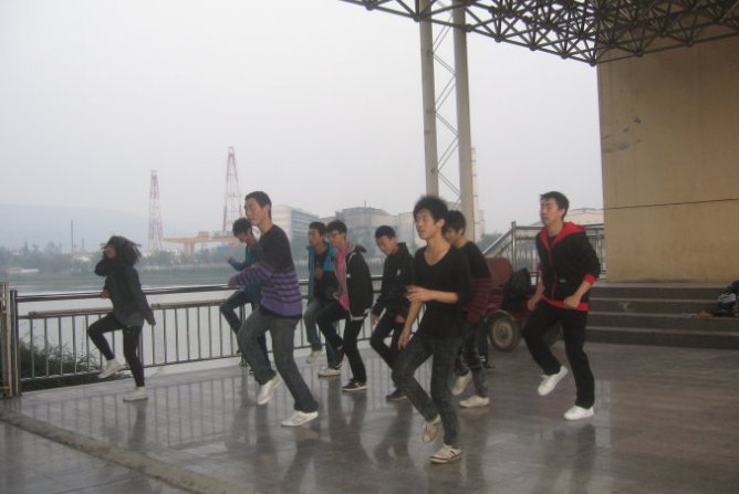 鬼步舞的英文名字是什么啊？