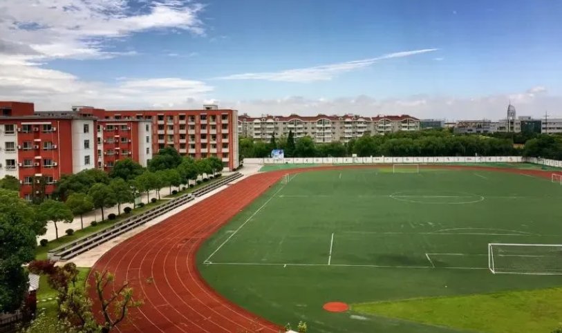 上海震旦职业学院好吗？