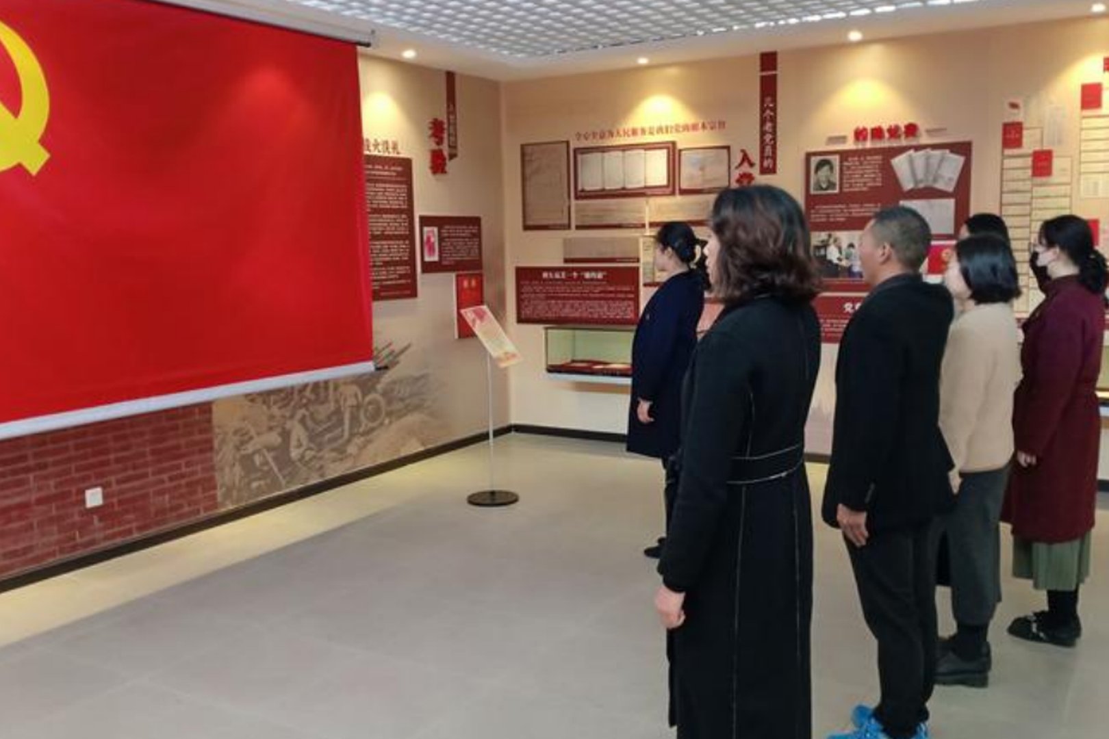 党内监督必须贯彻民主集中制依规依纪进行什么