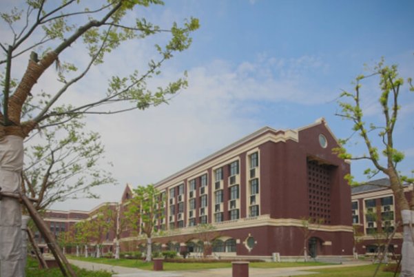 建桥学院学费一年多少