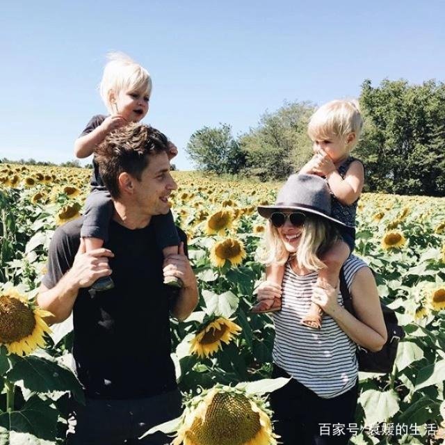 日出江花红似火。出自哪？