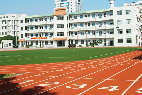 萍乡三中和安源中学哪个好些