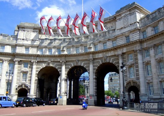 圣诺皇室贵族学院的内容简介