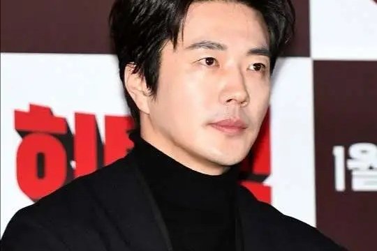 权相佑方对曾与申正焕非法赌博的谣言将采取什么措施？