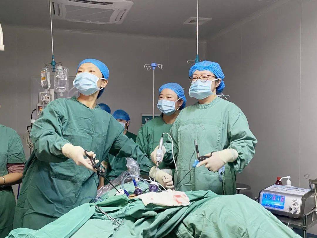 绵阳一29岁女子做妇科微创手术身亡,谁该为这起医疗事故负责?