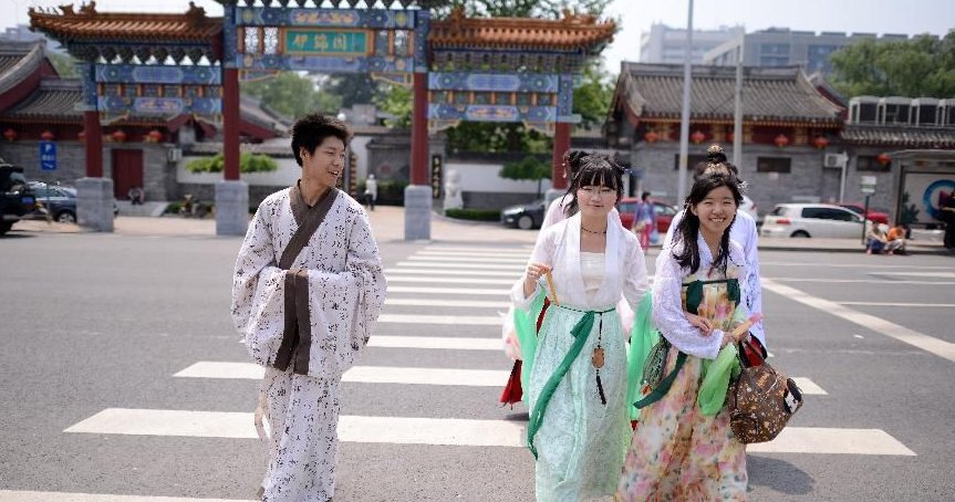 五十六个民族的名字以及特色服装