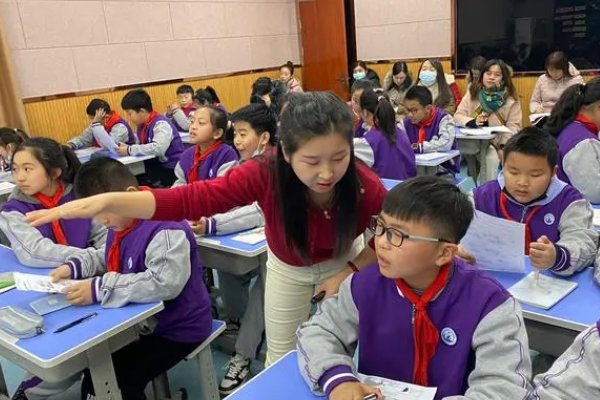 女性aug什么意思？