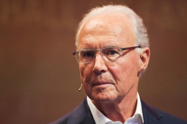 贝肯鲍尔踢什么位置?