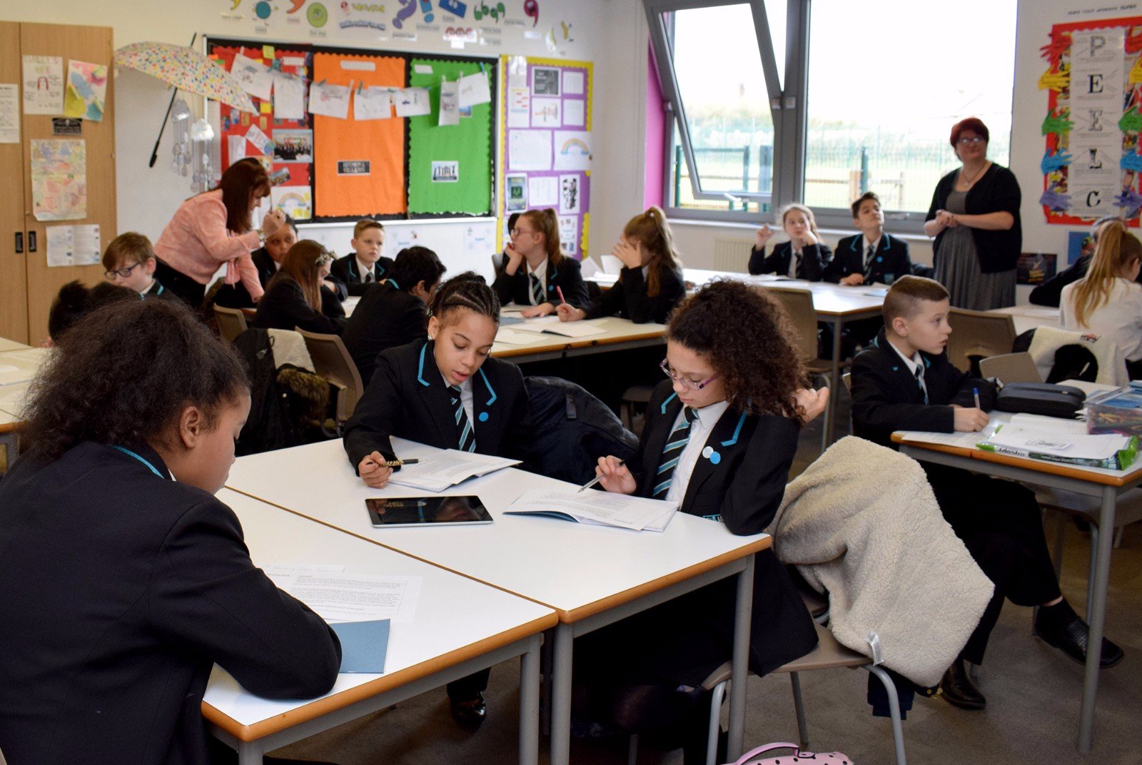 primary school和secondary school是什么意思？