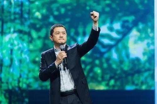 50岁李亚鹏直播首秀，为何演员歌手开始转型网络主播？