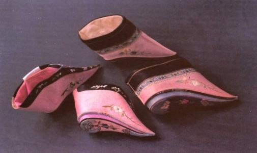 中国妇女何时开始缠足的,何时又废除了缠足