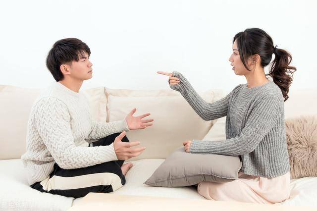 你的男朋友是宅男，很喜欢幻想动漫中的情节，这种情况该怎么办？