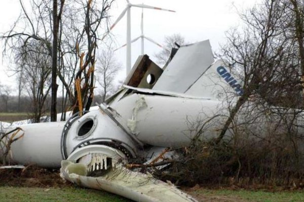 扬州百米高风力发电机倒塌，建成不到半年为何这么快就倒塌？