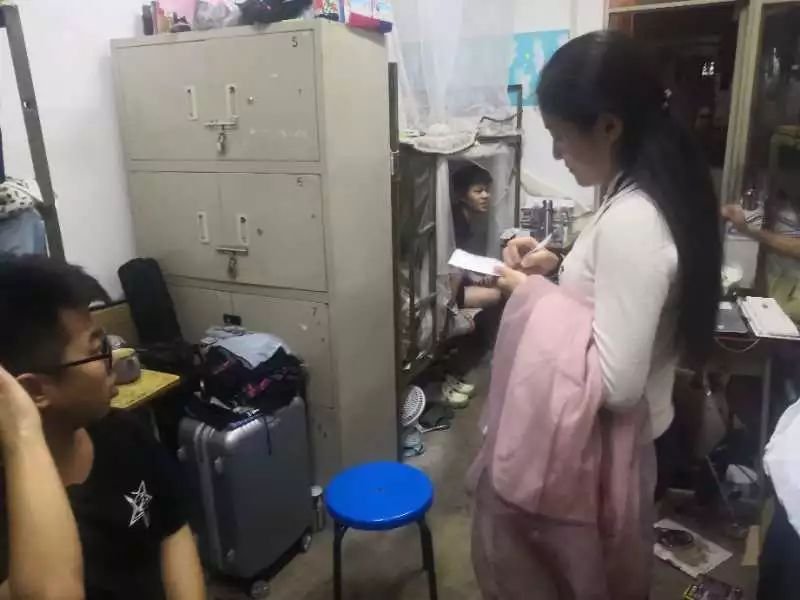 厦门一高校通报了学生宿舍坠楼事件，学生为什么会有这样的举动呢？