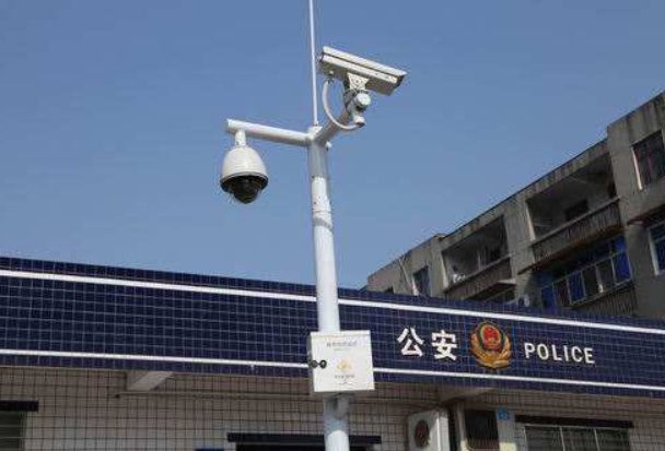 安徽一奶奶盗窃钱包被抓却“甩锅”孙子，老人是如何进行行窃的？