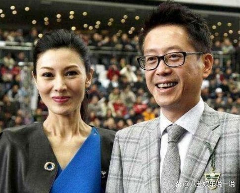 李嘉欣晒与好友合影，出院后喝酒聚会不断，对此你怎么看？