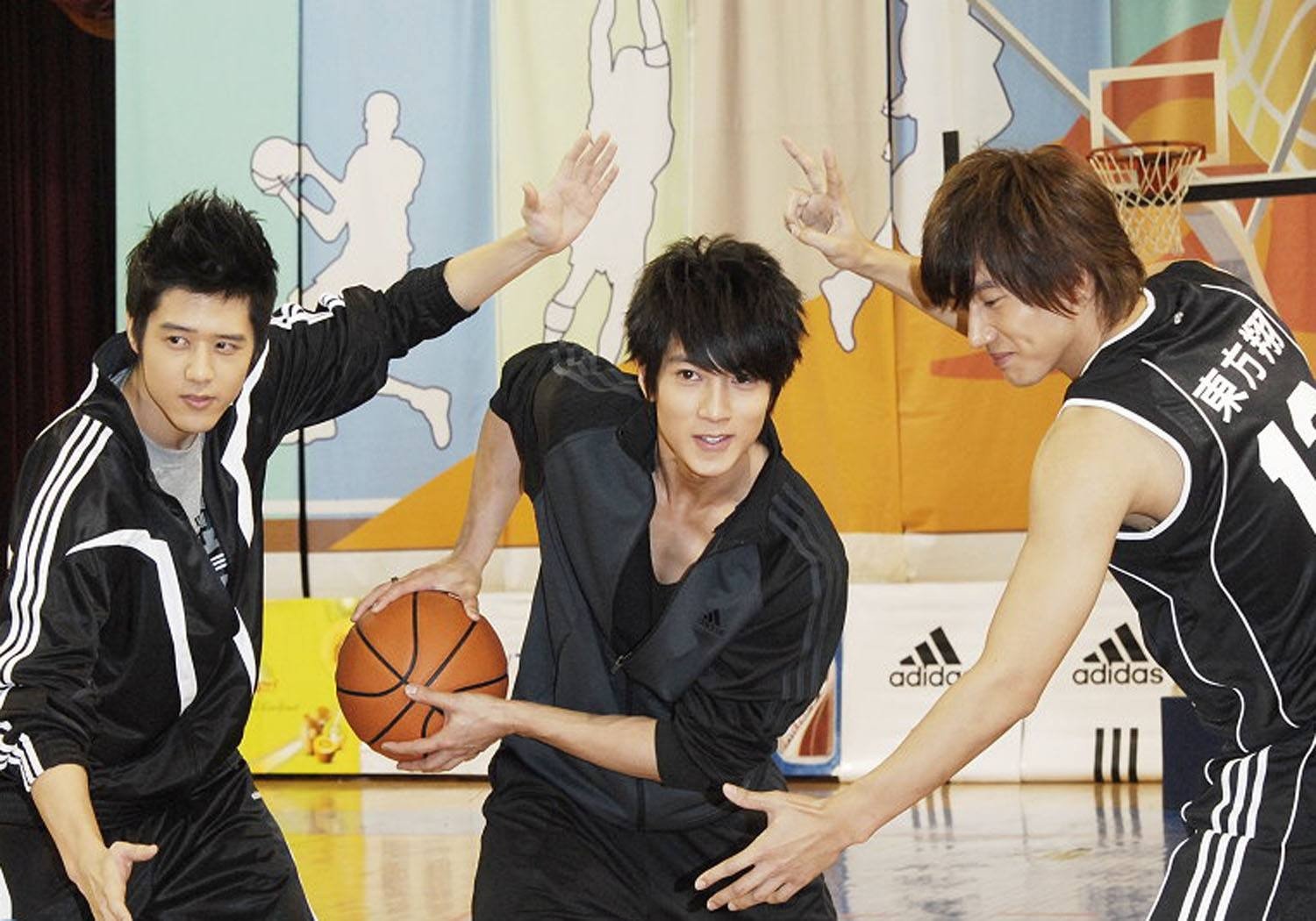 电视剧《篮球火》中铁蓝的腿为什么会断？