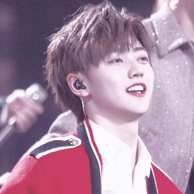 焉栩嘉前女友潘成然被公司解约,她是自作自受还是网络攻击的受害者?