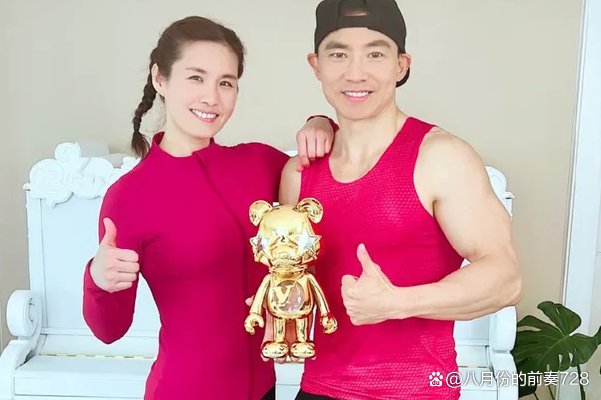 觉得楼上邻居太吵，女子向物业反映情况，保安一句他是刘畊宏解决，咋回事？