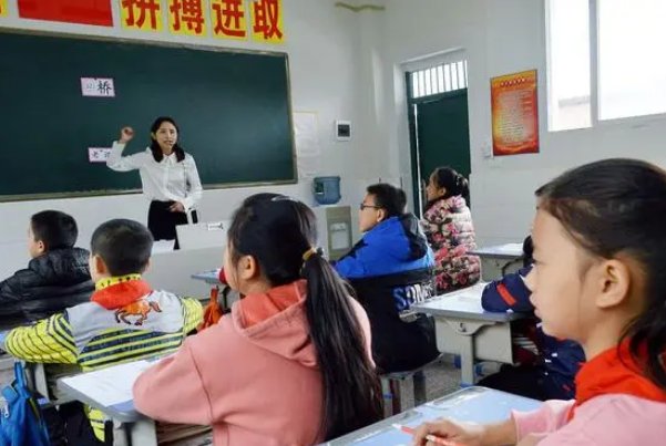 新老师第一课怎么立规矩树立威信