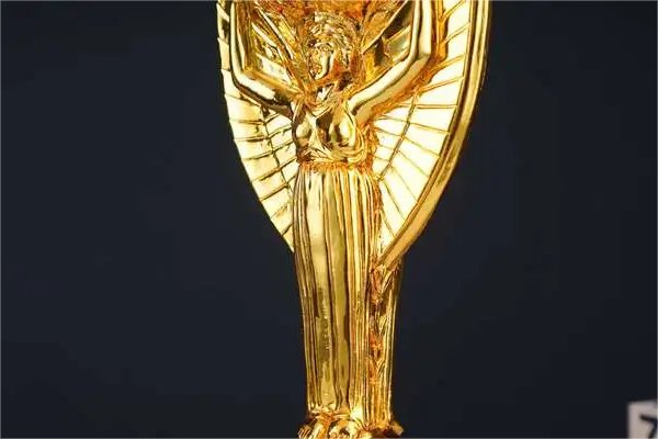 雷米特杯被哪只球队永久拥有了