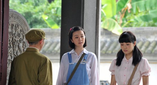 《风和日丽》中杨小翼的爸爸到底是谁？刘团长跟她啥关系？