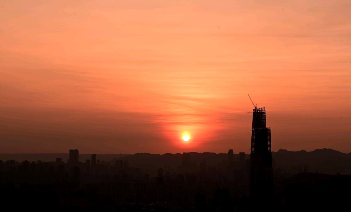 云破日出下一句接什么好？