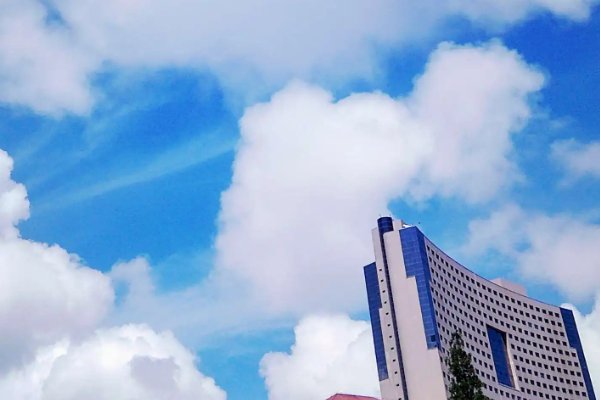 七月八月看巧云指的是