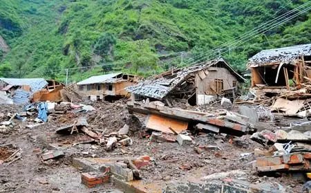 四川雅安发生山洪泥石流，是否造成了人员伤亡？