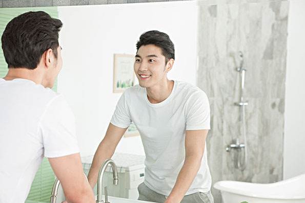 每天给自己一个微笑，半年之后会有怎样的变化？